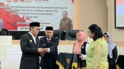 Jelang HUT Kota Makassar, Walikota Danyy Pomanto Serahkan 196 Penghargaan Satya Lencana Karya Satya