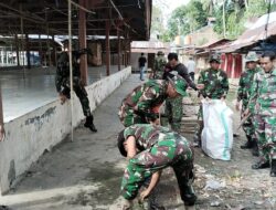 Giliran Koramil 1411-02/Tanete Gelar Karya Bhakti Pembersihan  di Pasar Palampang