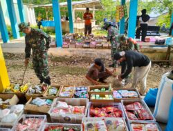 Koramil 1411- 06 Bontotiro Bahu Membahu bersama Warga Bersihkan Pasar