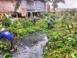 Antisipasi Banjir, Koramil 1411-04/Ujung Bulu Bersihkan Kanal di Lingkungan Tepponge