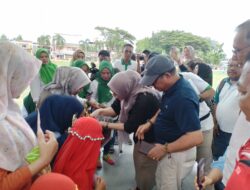 Ketua KSP Berkat Andi Makkasau Serahkan Hadiah Kepada Juara Lomba Mewarnai