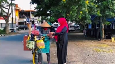 KUA Kecamatan Ujung Bulu  Berbagi 100 Takjil