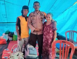 Polisi Ini Sumbang Pakaian Layak Pakai  Kepada Korban Kebakaran di Desa Benteng Malewang