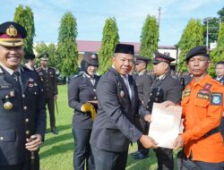 Hadiri Upacara Hari Bhayangkara ke-79, Bupati Andi Utta Serahkan Penghargaan kepada Muh.Yusuf Personil BPBD Berdedikasi