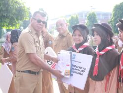 Tahun Ajaran Baru, Siswa Bulukumba Dapat Seragam Gratis