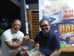 Andi Makkasau Terima Kue Ultah Dari Kalapas Bulukumba