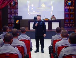 Dansatbrimob Polda Sulsel Berikan Materi Kepada Siswa Diktukba Polri