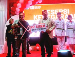 Andi Makkasau Serahkan Lagi Dua Unit Motor Sampah Diterima Bupati Andi Utta