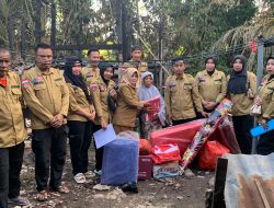 Kadis Sosial Bulukumba Turun Serahkan Bantuan Korban Kebakaran di Desa Padang