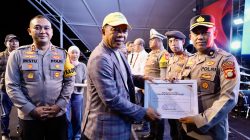 Bupati Bulukumba Beri Penghargaan kepada 8 Personel Polres Bulukumba