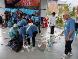 Usai Jalan Santai Karyawan KSP Berkat Gerak Cepat Bersihkan Sampah 