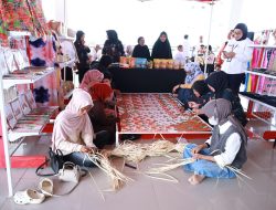 Produk Kriya Unggulan Batik Mawar dan Anyaman Lontar Tampil di Pameran Pinisi 24