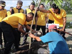 Sambut Hari Bhayangkara, Polres Bulukumba Gelar Gerakan ASRI, Bersihkan Pantai dan Tanam Pohon 