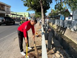 Sambut HUT ke-81 RI, Jajaran Lapas Bulukumba Gelar Kerja Bakti Bersihkan Lingkungan Kantor