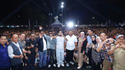 Faris Adam Serukan “Bulukumba Gacor”, Ribuan Warga Bergoyang di Penutupan Festival Pinisi XVI