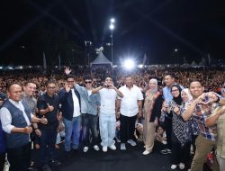 Faris Adam Serukan “Bulukumba Gacor”, Ribuan Warga Bergoyang di Penutupan Festival Pinisi XVI